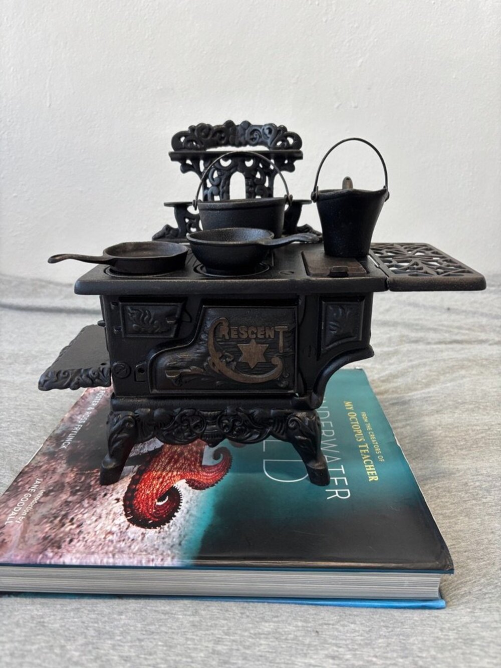 Vintage Crescent Cast Iron Miniature Toy Stove Complete 14pc Set Made in USA